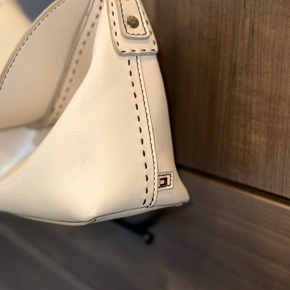 Tommy Hilfiger Slouchy White Shoulder Bag - Picture 3 of 11